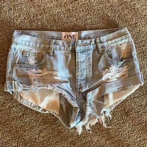 One by one teaspoon light wash destroyed shorts